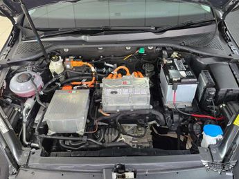 Volkswagen e-Golf 35.8kWh e-Golf Auto 5dr