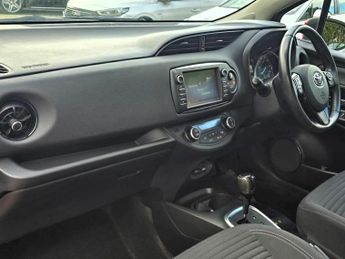 Toyota Yaris 1.5 VVT-h Design E-CVT Euro 6 (s/s) 5dr