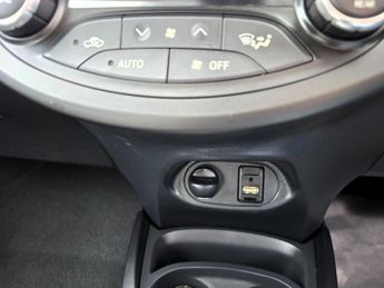 Toyota Yaris 1.5 VVT-h Design E-CVT Euro 6 (s/s) 5dr