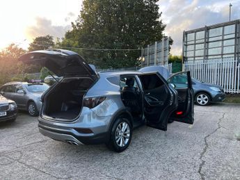 Hyundai Santa Fe 2.2 CRDi Blue Drive Premium Auto 4WD Euro 6 (s/s) 5dr