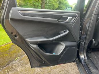 Porsche Macan 2.0T PDK 4WD Euro 6 (s/s) 5dr