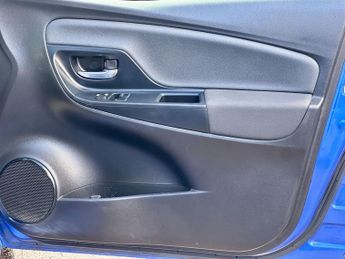 Toyota Yaris 1.5 VVT-h Design E-CVT Euro 6 (s/s) 5dr