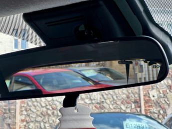 Toyota Yaris 1.5 VVT-h Design E-CVT Euro 6 (s/s) 5dr