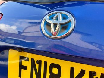 Toyota Yaris 1.5 VVT-h Design E-CVT Euro 6 (s/s) 5dr