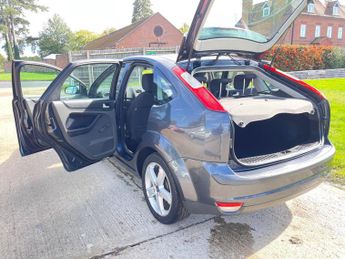 Ford Focus 1.6 Zetec Climate 5dr