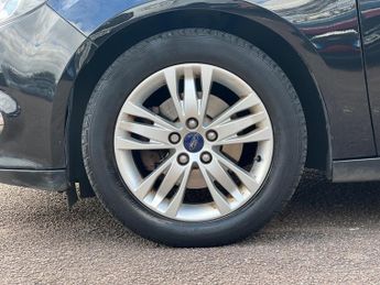 Ford Focus 1.6 Titanium Navigator Hatchback 5dr Petrol Powershift Euro 5 (1