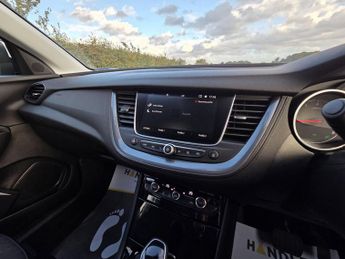 Vauxhall Grandland X 1.2 Turbo Tech Line Nav Auto Euro 6 (s/s) 5dr