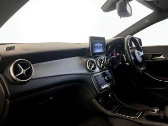 Mercedes-Benz CLA 1.6 CLA180 AMG Line Edition Coupe 7G-DCT Euro 6 (s/s) 4dr