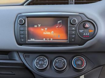 Toyota Yaris 1.33 Dual VVT-i Icon Multidrive S Euro 5 5dr Euro 5
