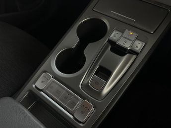 Hyundai KONA 64kWh Premium Auto 5dr (10.5kW Charger)