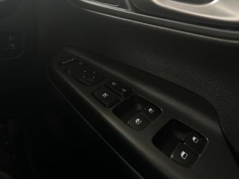 Hyundai KONA 64kWh Premium Auto 5dr (10.5kW Charger)