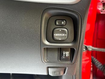 Toyota AYGO 1.0 VVT-i x-play x-shift Euro 6 5dr