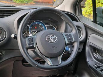 Toyota Yaris 1.5 VVT-h Excel E-CVT Euro 6 5dr (15in Alloy)