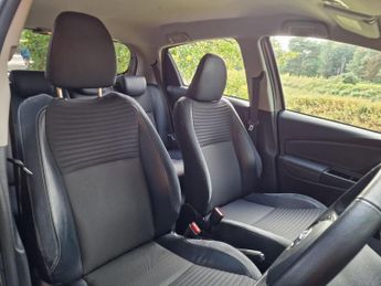 Toyota Yaris 1.5 VVT-h Excel E-CVT Euro 6 5dr (15in Alloy)