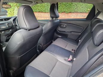 Toyota Yaris 1.5 VVT-h Excel E-CVT Euro 6 5dr (15in Alloy)