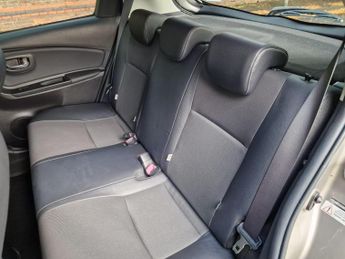 Toyota Yaris 1.5 VVT-h Excel E-CVT Euro 6 5dr (15in Alloy)