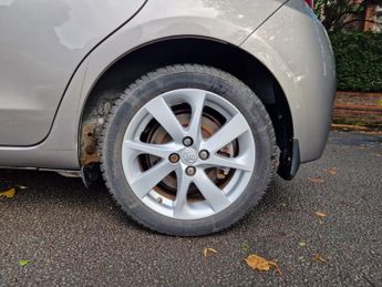 Toyota Yaris 1.5 VVT-h Excel E-CVT Euro 6 5dr (15in Alloy)