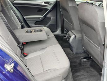 Volkswagen e-Golf 35.8kWh e-Golf Auto 5dr
