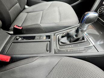 Volkswagen e-Golf 35.8kWh e-Golf Auto 5dr