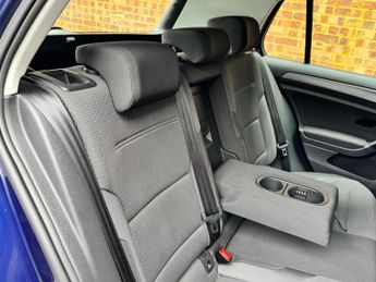 Volkswagen e-Golf 35.8kWh e-Golf Auto 5dr