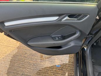 Audi A3 2.0 TDI S line Sportback S Tronic Euro 6 (s/s) 5dr (Nav)