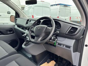 Toyota PROACE Verso 1.5D Shuttle Medium MPV 5dr Diesel Manual MWB Euro 6 (s/s) (9 Se
