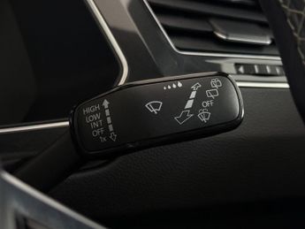 Volkswagen Tiguan 2.0 TDI BlueMotion Tech R-Line DSG 4Motion Euro 6 (s/s) 5dr