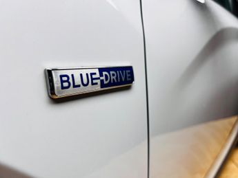 Hyundai KONA 64kWh Premium Auto 5dr (7kW Charger)