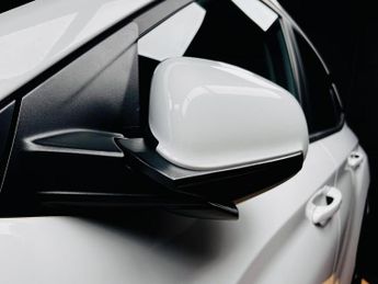 Hyundai KONA 64kWh Premium Auto 5dr (7kW Charger)