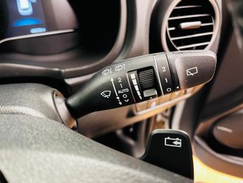 Hyundai KONA 64kWh Premium Auto 5dr (7kW Charger)