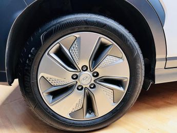 Hyundai KONA 64kWh Premium Auto 5dr (7kW Charger)