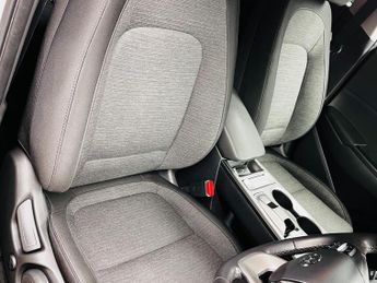 Hyundai KONA 64kWh Premium Auto 5dr (7kW Charger)
