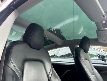 Tesla Model 3 Standard Range Plus Auto RWD 4dr