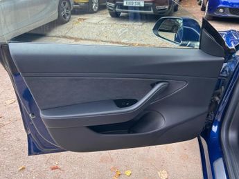 Tesla Model 3 Standard Range Plus Auto RWD 4dr
