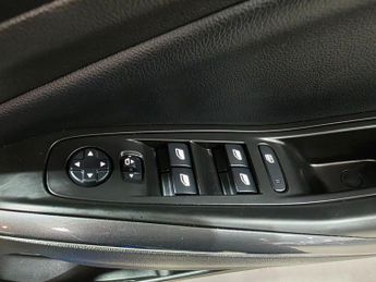 Vauxhall Grandland X 1.6 13.2kWh Ultimate Nav Auto 4WD Euro 6 (s/s) 5dr Hybrid4
