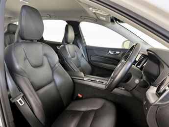 Volvo XC60 2.0 B5 MHEV Momentum Auto Euro 6 (s/s) 5dr