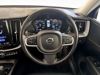 Volvo XC60 2.0 B5 MHEV Momentum Auto Euro 6 (s/s) 5dr