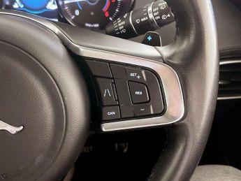 Jaguar F-PACE 2.0 D180 Portfolio Auto AWD Euro 6 (s/s) 5dr