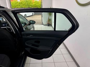 Volkswagen Golf 1.0 eTSI MHEV Life DSG Euro 6 (s/s) 5dr