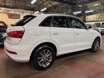 Audi Q3 2.0 TFSI S line SUV 5dr Petrol S Tronic quattro Euro 5 (s/s) (17