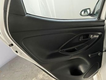 Toyota Yaris 1.5 VVT-h Icon E-CVT Euro 6 (s/s) 5dr