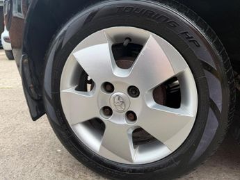 Toyota AYGO 1.0 VVT-i Black MultiMode Euro 4 5dr (AC)