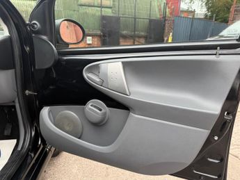 Toyota AYGO 1.0 VVT-i Black MultiMode Euro 4 5dr (AC)