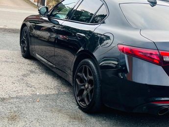 Alfa Romeo Giulia 2.0T Nero Edizione Auto Euro 6 (s/s) 4dr