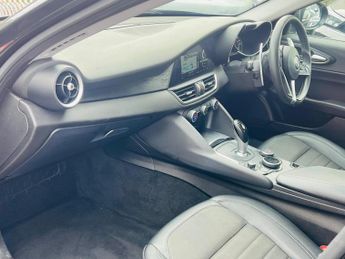 Alfa Romeo Giulia 2.0T Nero Edizione Auto Euro 6 (s/s) 4dr