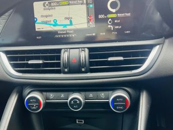 Alfa Romeo Giulia 2.0T Nero Edizione Auto Euro 6 (s/s) 4dr