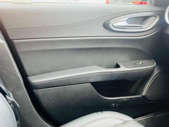 Alfa Romeo Giulia 2.0T Nero Edizione Auto Euro 6 (s/s) 4dr