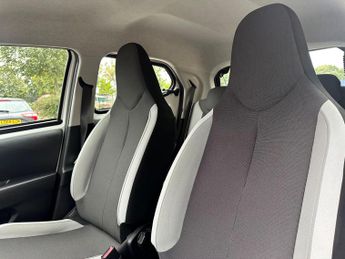 Toyota AYGO 1.0 VVT-i x-play x-shift Euro 6 5dr