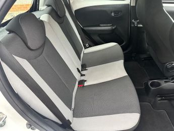 Toyota AYGO 1.0 VVT-i x-play x-shift Euro 6 5dr