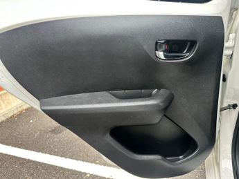Toyota AYGO 1.0 VVT-i x-play x-shift Euro 6 5dr